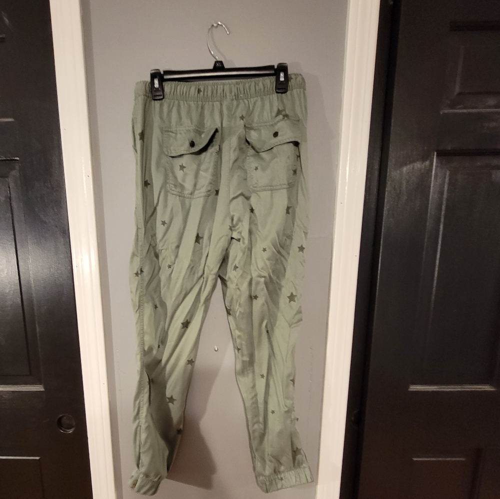 Cute green pants with star print. - Picture 3 of 6
